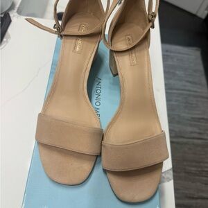 Antonio Melani Women's Beige Heeled Sandals